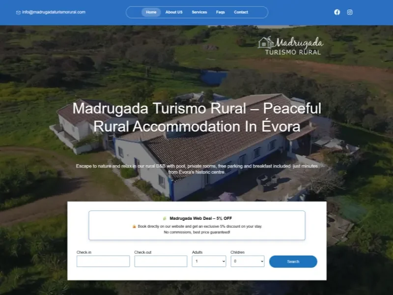 Vista previa del sitio web de Madrugada Turismo Rural con sistema de reservas en Évora